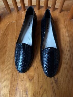 Trotters Black Woven Leather Women's Loafers